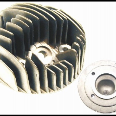 Cabeça de motor metálica com aletas e suporte circular adicional