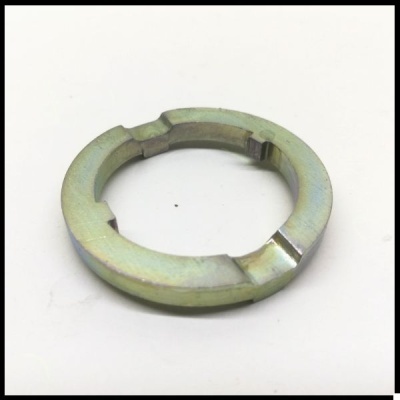 Anel metálico circular com entalhes