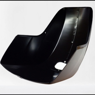 Cadeira moderna preta com acabamento brilhante e design ergonómico