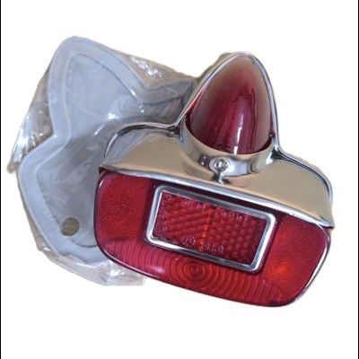 Farolim traseiro automóvel cromado com lente vermelha e embalagem plástica