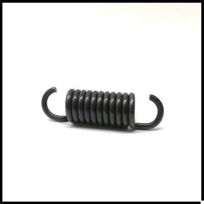 Mola de metal preta com ganchos