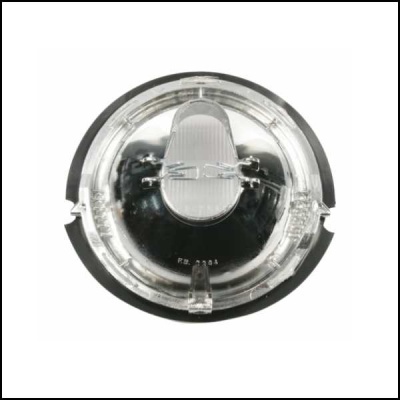 Objeto circular transparente e preto com peça de vidro central e texto P.B. 2388.