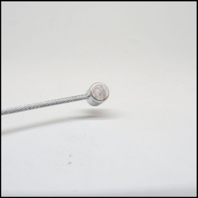 Cabo de aço metálico com ponta redonda em metal