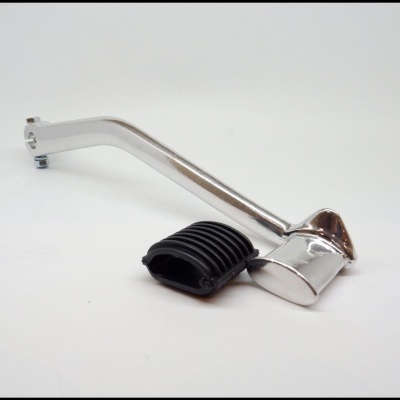 Pedal para moto metálico cromado com apoio de borracha preta