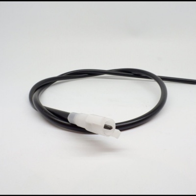 Cabo flexível preto com conector branco