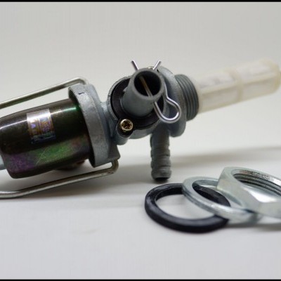 Válvula metálica com acessórios