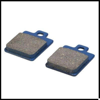 Par de pastilhas de travão metálicas azuis com material de fricção cinzento