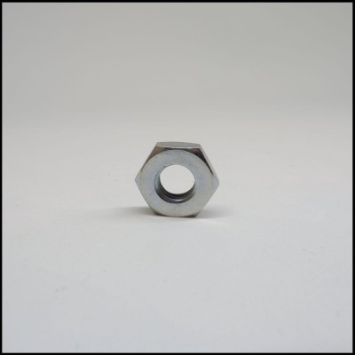 Parafuso porca metálica hexagonal prateada com rosca interior