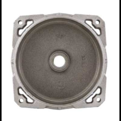 peça industrial metálica cinza com formato quadrado e círculo central em fundo branco