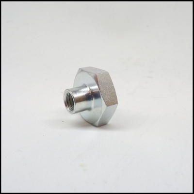 Parafuso metálico com cabeça sextavada e rosca interna