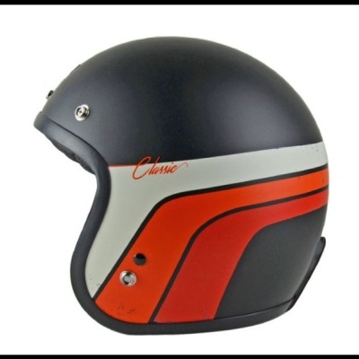 Capacete de mota preto, branco e vermelho com texto 'Classic'