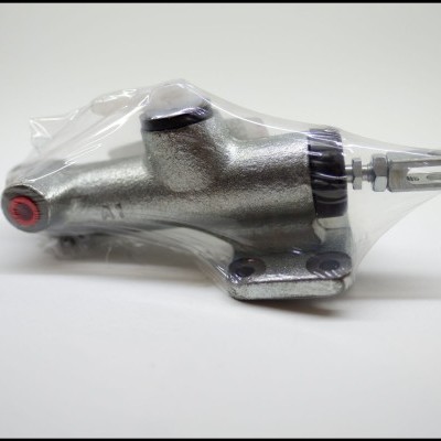 cilindro hidráulico metálico prateado embalado em plástico transparente