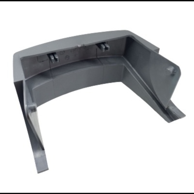 Peça plástica cinza curva com aba e encaixes