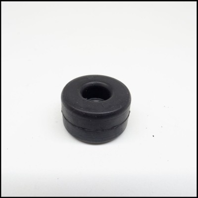 Peça redonda preta em borracha com furo central