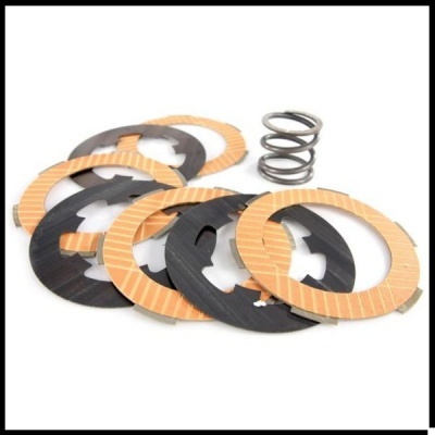 Conjunto de discos de embraiagem e mola metálica