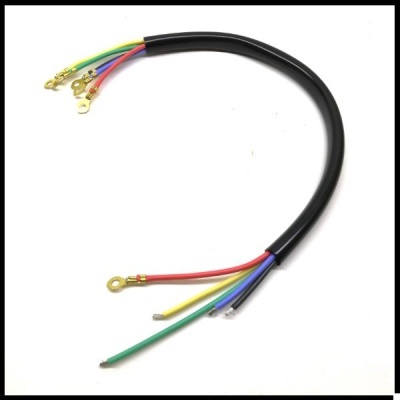 Cabo de fios elétricos coloridos com terminais em anel