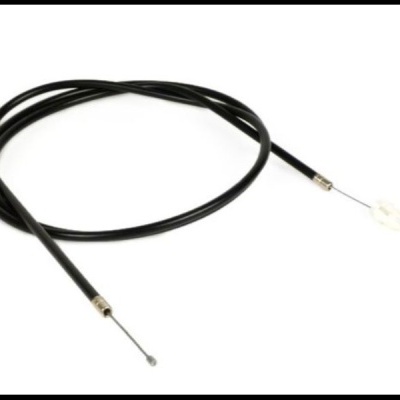 Cabo mecânico preto com extremidades metálicas
