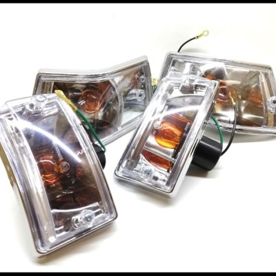 Conjunto de quatro piscas dianteiros para automóvel com lente transparente e lâmpadas laranja