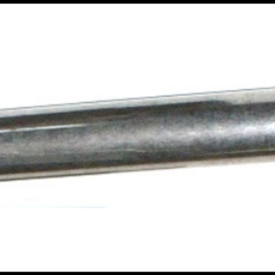 Peça metálica cilíndrica prateada com extremidade rosqueada