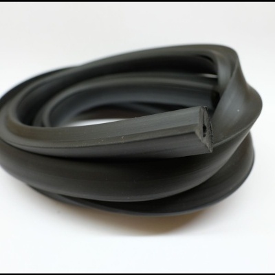 Mola ou vedante preto em borracha dobrada