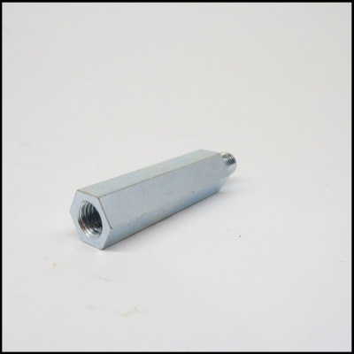 Peça metálica hexagonal com roscas