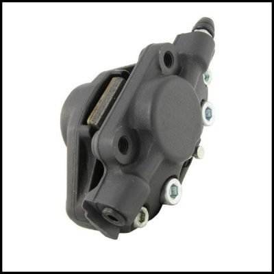 Pinça de travão preta em metal com parafusos