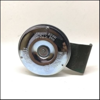 Buzina redonda cromada com suporte preto, texto 'MADE IN ITALY' visível