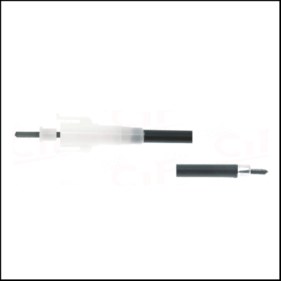 Cabo preto com conectores translúcidos e metálicos sobre fundo branco