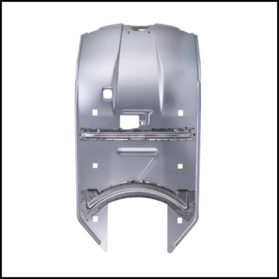 Painel metálico prateado com orifícios em fundo branco