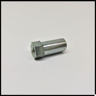 conector metálico cilíndrico com extremidade hexagonal