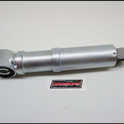 Amortecedor metálico prateado com autocolante BARRONI em fundo branco