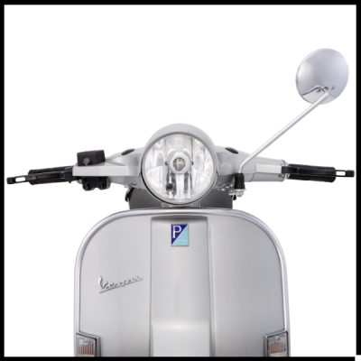 Scooter Vespa cinza vista frontal com farol redondo