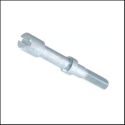 Parafuso metálico prateado com cabeça ranurada num fundo branco