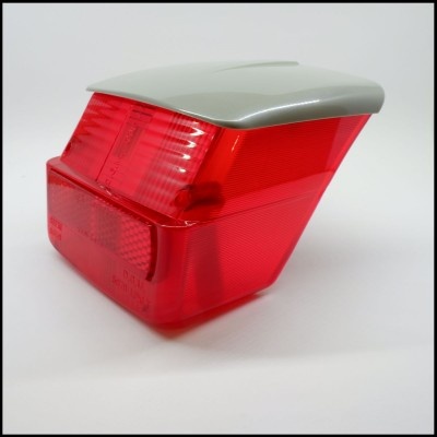 Luz traseira para automóvel vermelha com tampa cinza