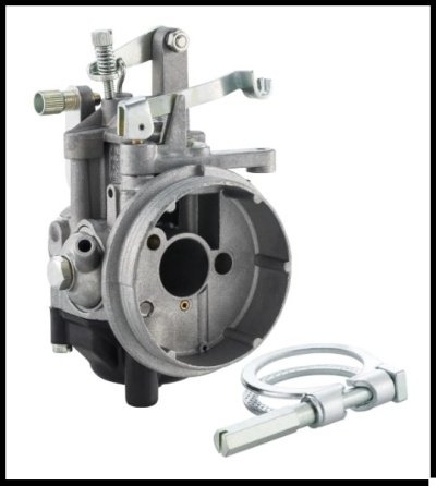 Carburador metálico cinzento com grampo ao lado sobre fundo branco