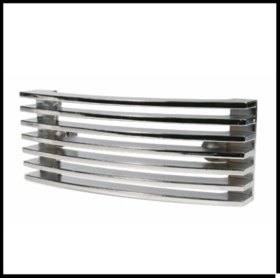 Grelha metálica cromada para carro com cinco barras horizontais