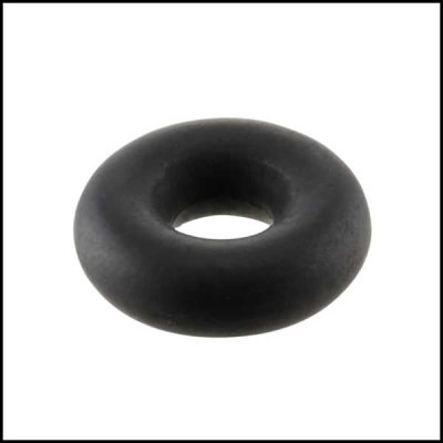 Anel vedante preto circular de borracha sobre fundo branco