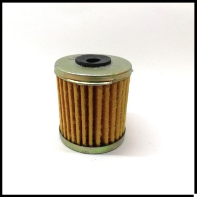 Filtro cilíndrico amarelo com topo metálico e anel de borracha preto