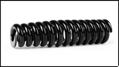 Mola helicoidal preta metálica com 14 voltas