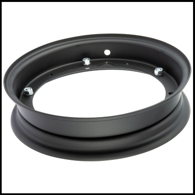 Aro de roda metálico preto fosco com parafusos e orifício