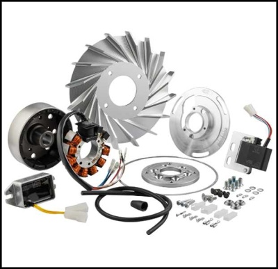 Conjunto de peças metálicas e elétricas para motor, com bobinas de cobre e conectores, sobre fundo branco
