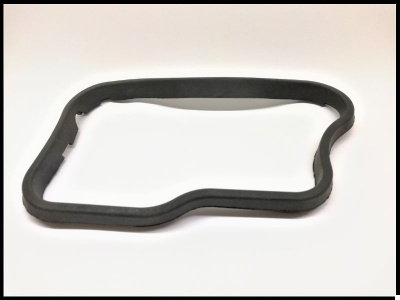 Junta preta de borracha com formato irregular