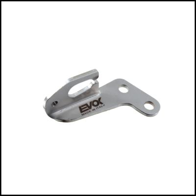 Suporte metálico prateado com inscrição EVOL MADE IN ITALY