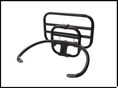 Suporte de metal preto para bicicleta sobre fundo branco