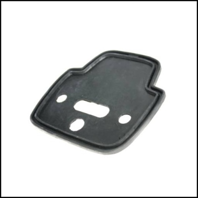 Peça de borracha preta com recortes em fundo branco