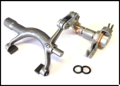 Peças metálicas automotivas com juntas circulares pretas