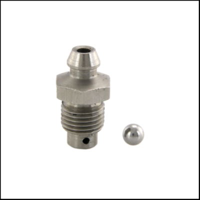 Peça metálica rosqueada prateada com esfera metálica ao lado em fundo branco