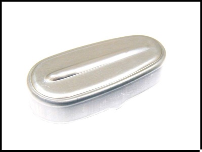 Escova oval prateada com cerdas brancas