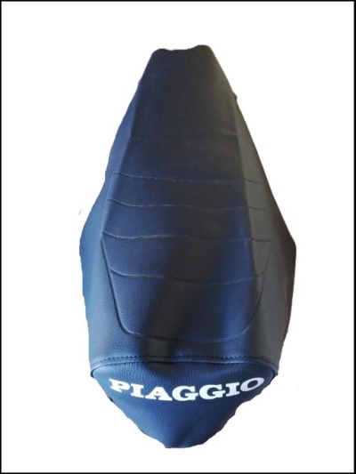 Assento de motocicleta preto com logo PIAGGIO branco