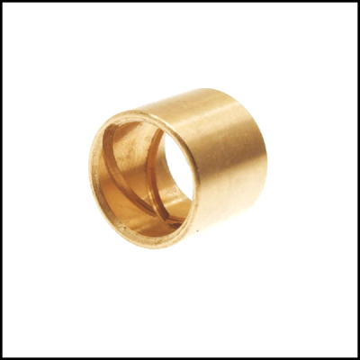 Bucha metálica dourada cilíndrica em fundo branco